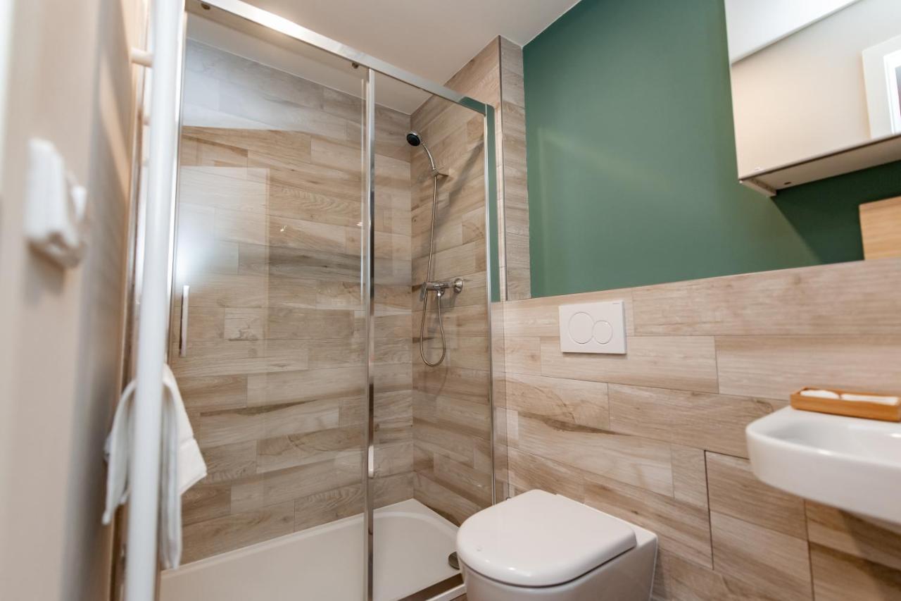 Apartments 4U: Kampus Upstairs Hradec Kralove Bagian luar foto