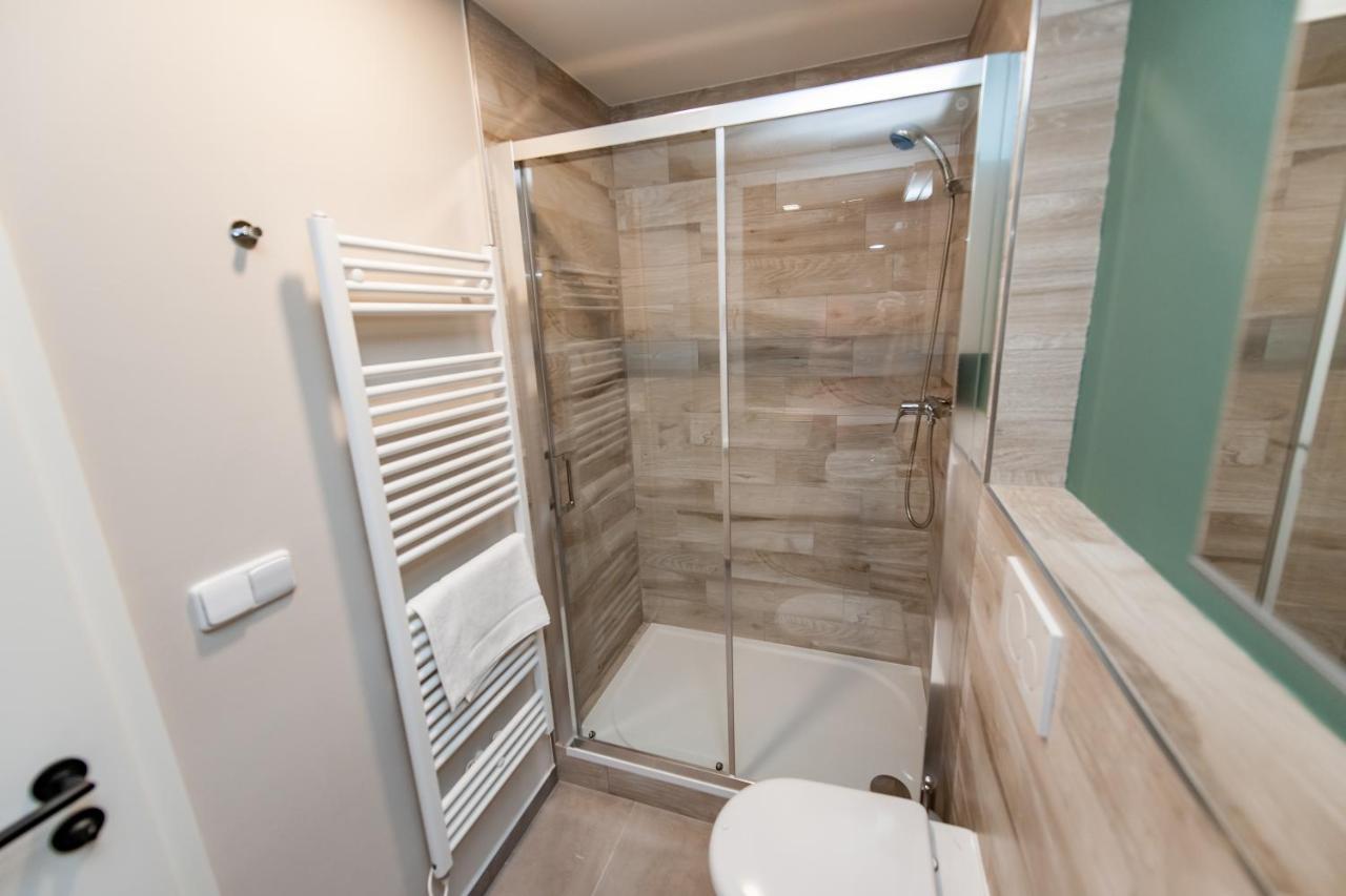 Apartments 4U: Kampus Upstairs Hradec Kralove Bagian luar foto