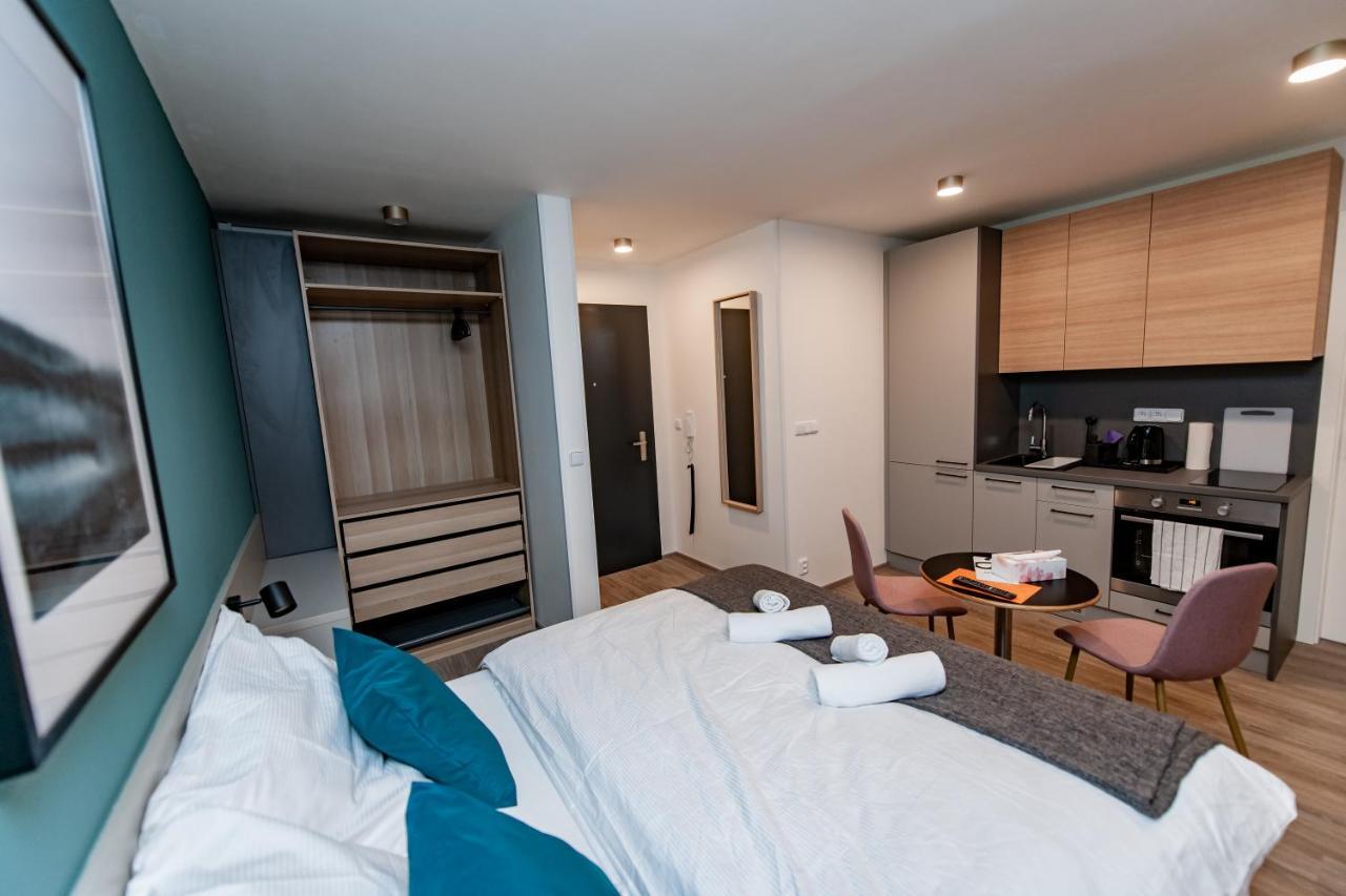 Apartments 4U: Kampus Upstairs Hradec Kralove Bagian luar foto