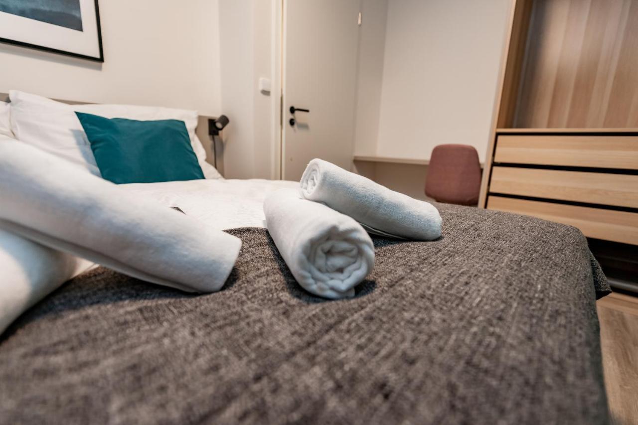 Apartments 4U: Kampus Upstairs Hradec Kralove Bagian luar foto