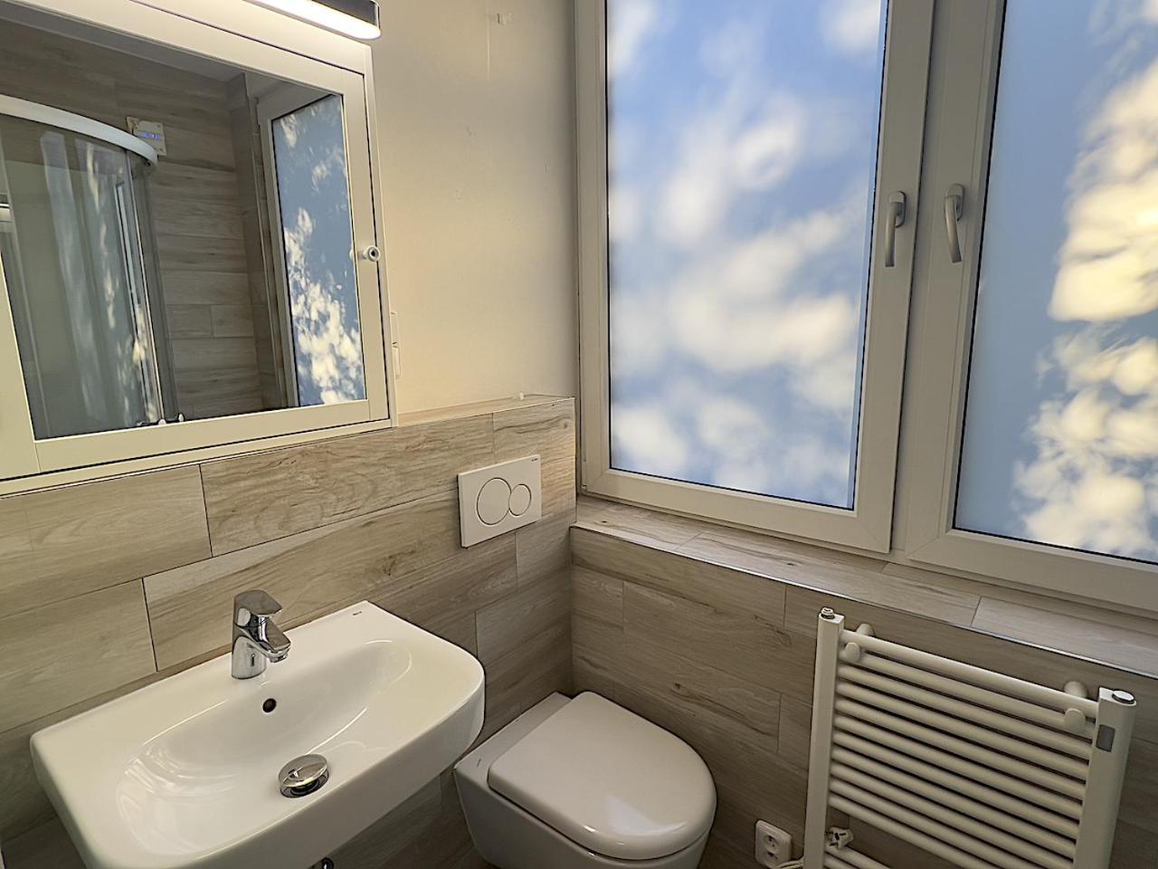 Apartments 4U: Kampus Upstairs Hradec Kralove Bagian luar foto