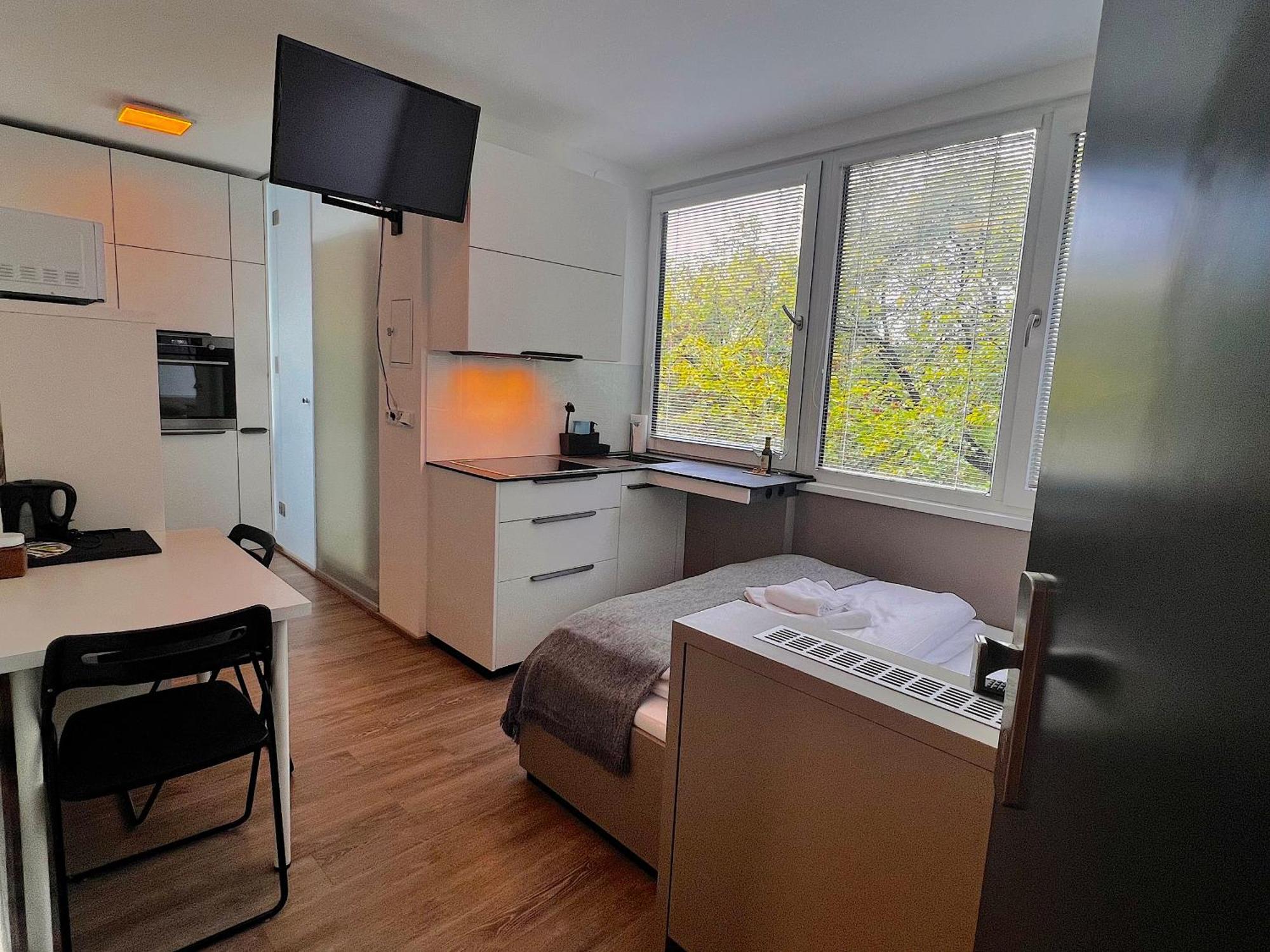Apartments 4U: Kampus Upstairs Hradec Kralove Bagian luar foto